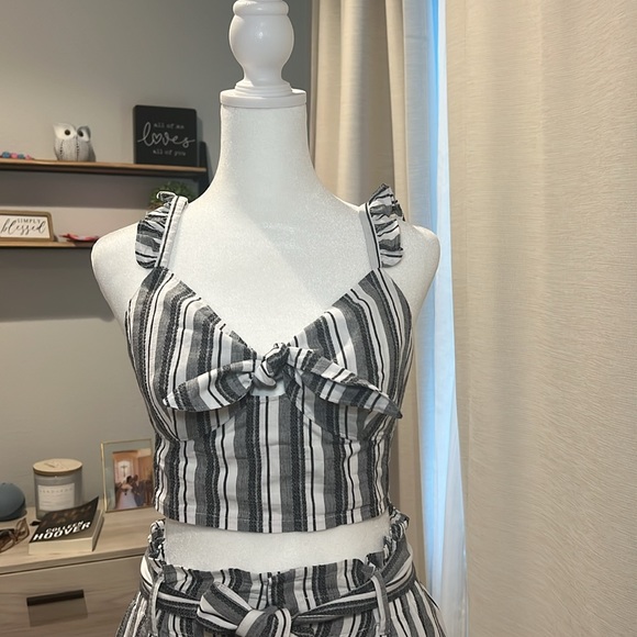 Express two piece set! - Picture 3 of 7